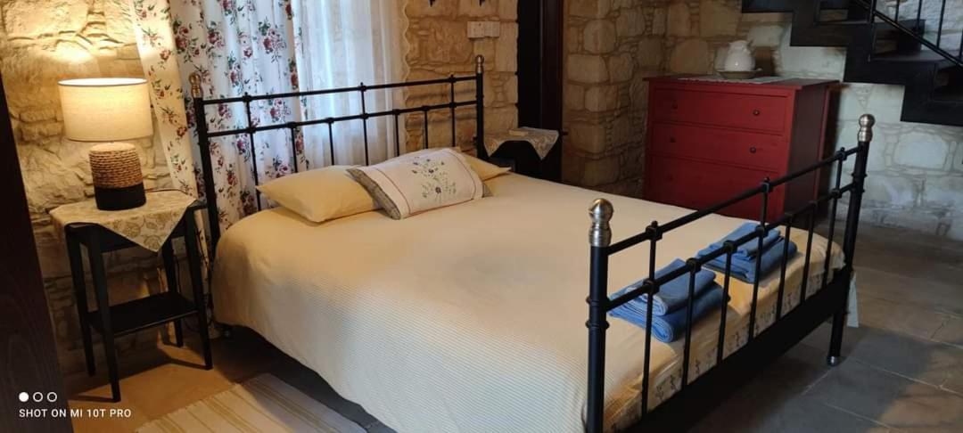 Aliki'S House 1+ 2 Guest House Polis Bagian luar foto