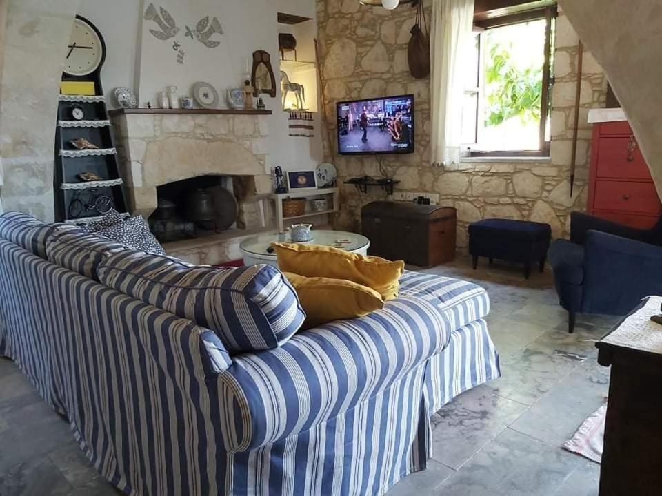 Aliki'S House 1+ 2 Guest House Polis Bagian luar foto