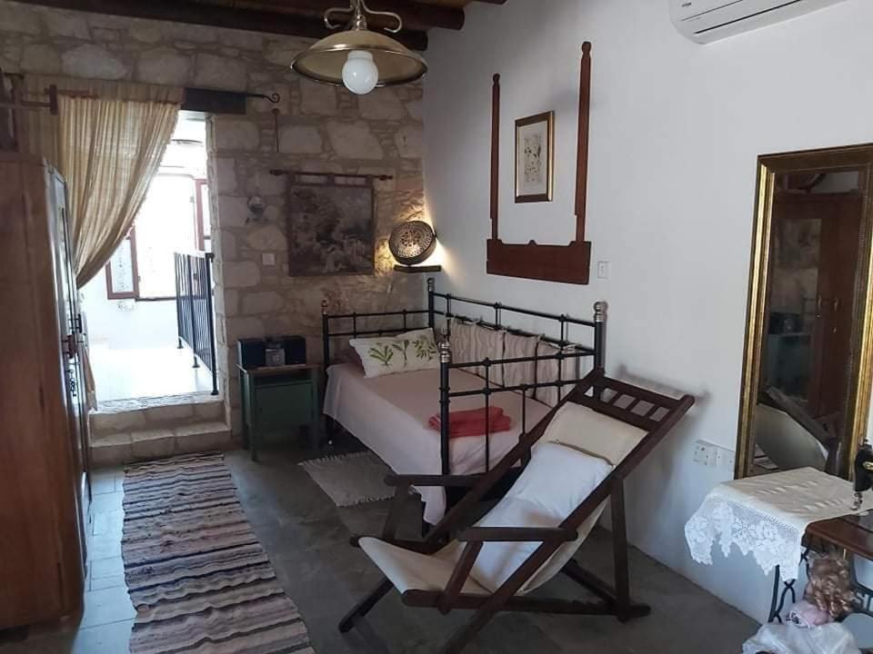 Aliki'S House 1+ 2 Guest House Polis Bagian luar foto