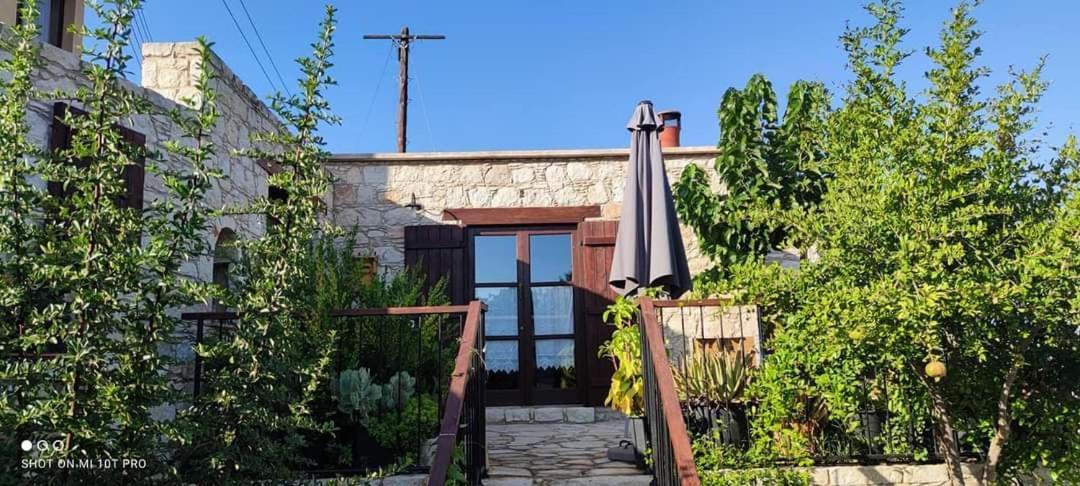 Aliki'S House 1+ 2 Guest House Polis Bagian luar foto